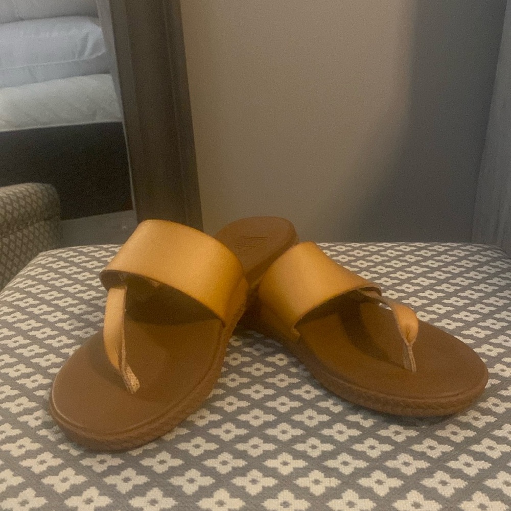 Brand new reef sandals! Size 7!